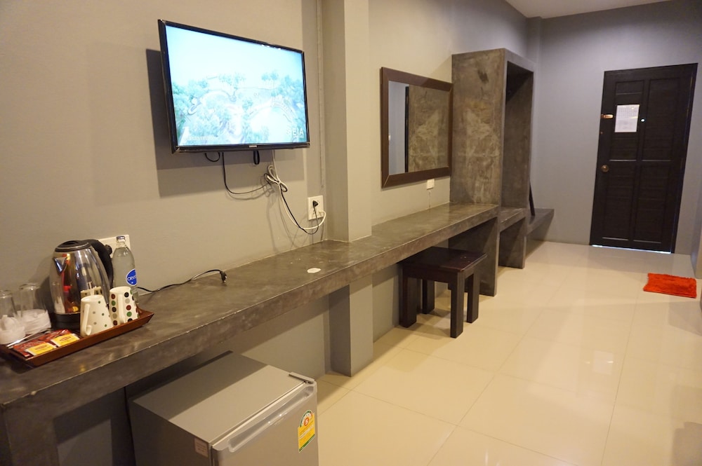 Ploenjai Hotel Ranong 19/48