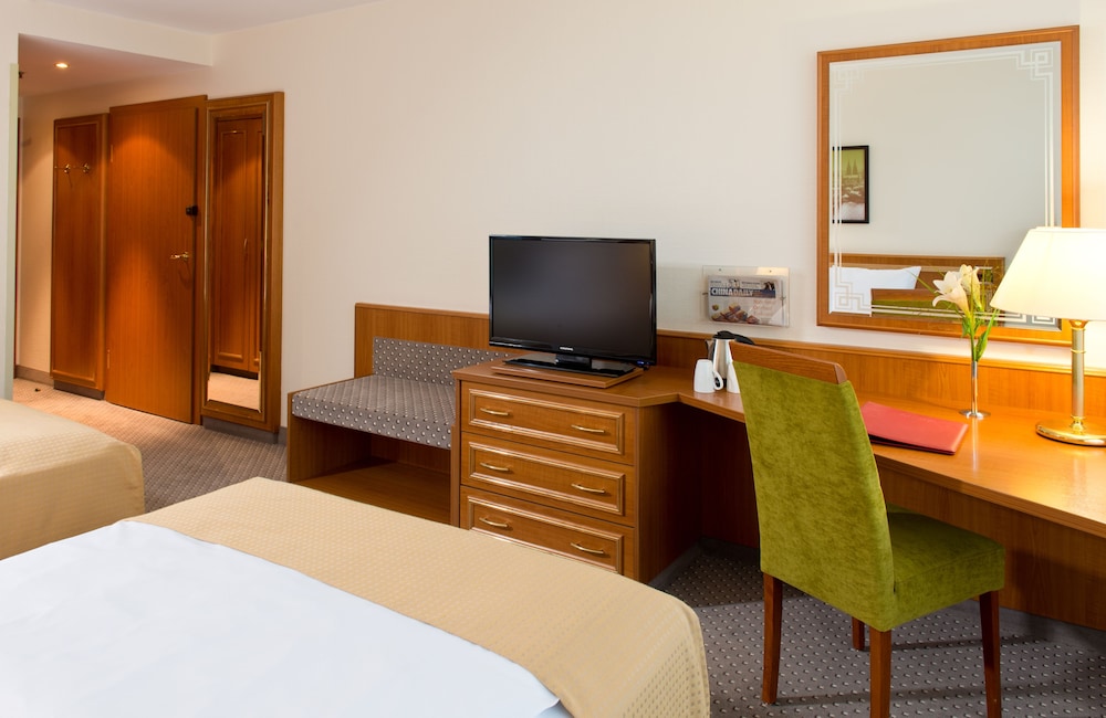 LEONARDO HOTEL KOLN BONN AIRPORT 12/57