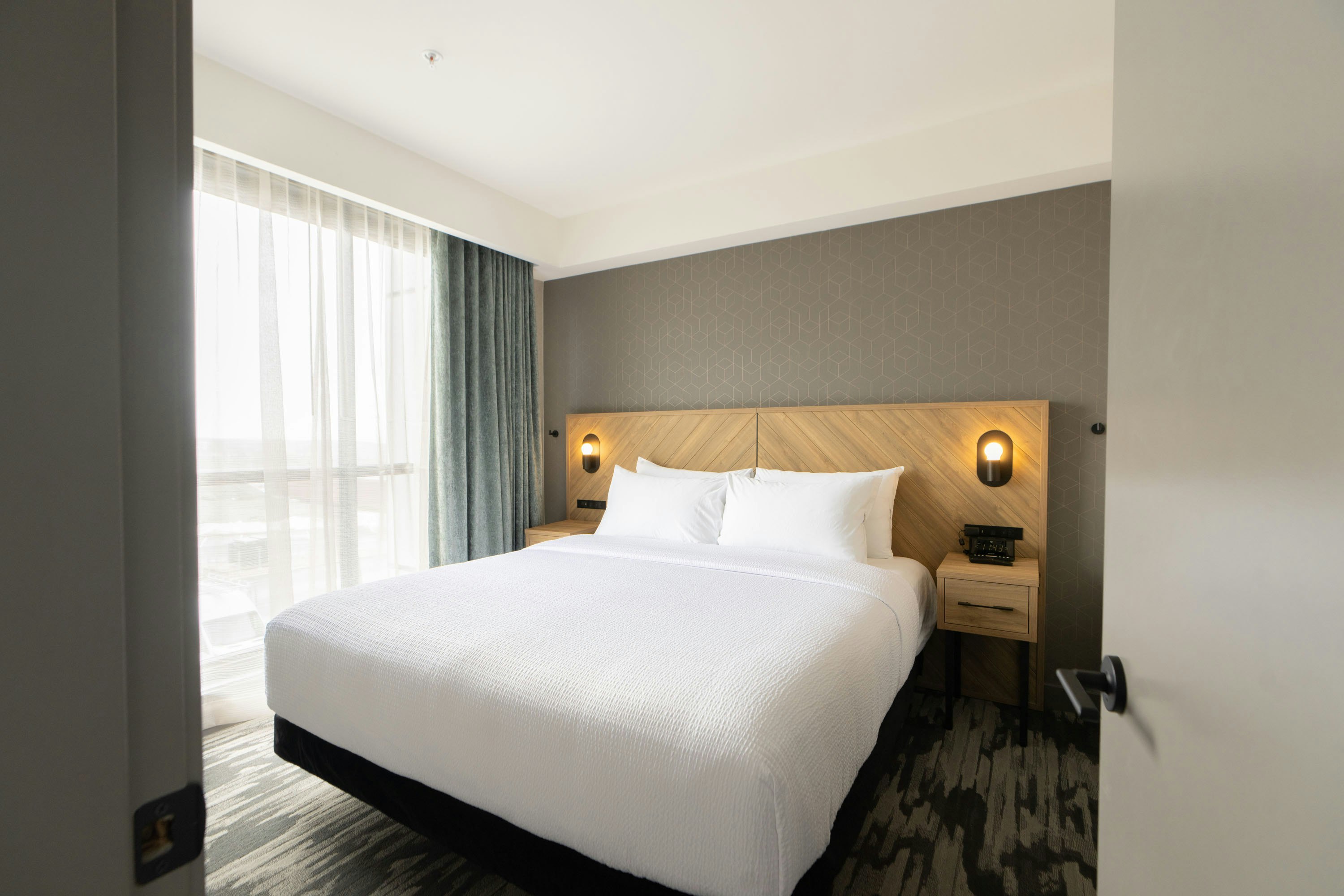 Suite, King Bed, Kitchen