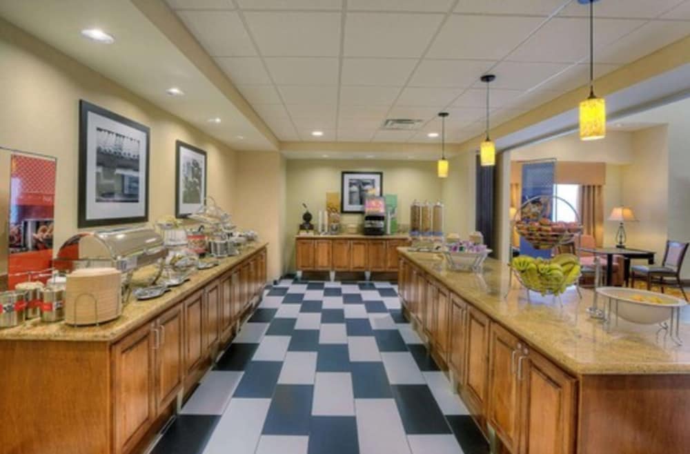 Hampton Inn Suites Mcallen 45/52