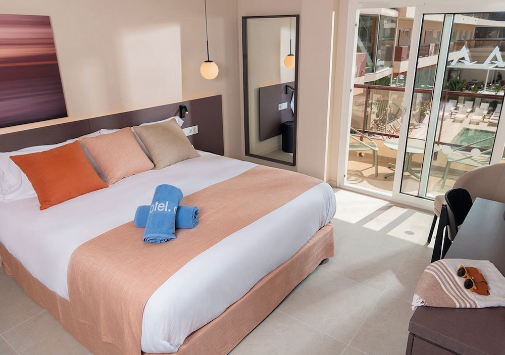 Design, Triple, 1 Queen and 1 Single Bed