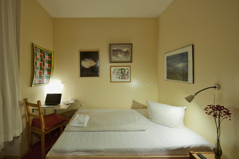 COMFORT, SINGLE, PRIVATE BATHROOM