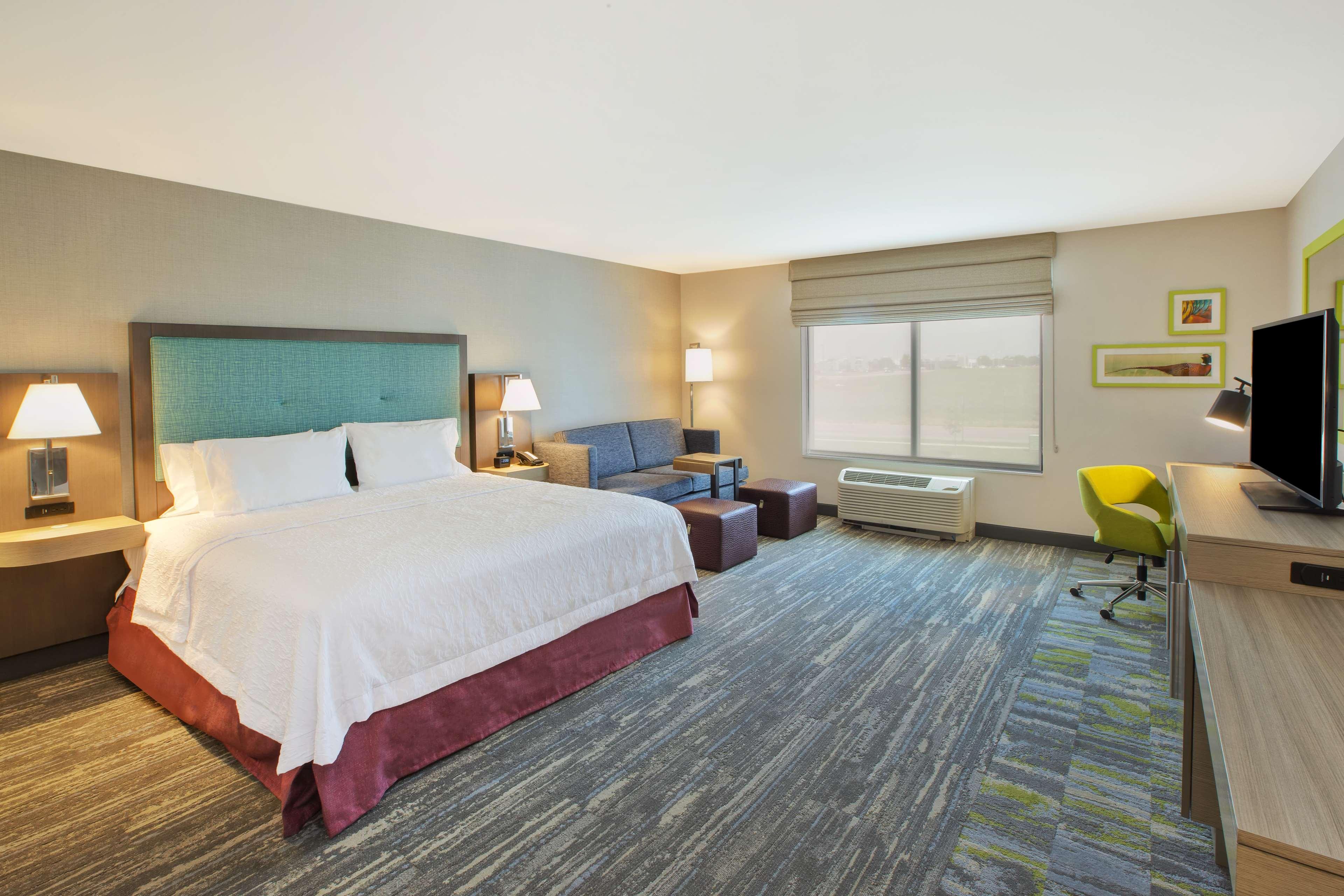 STUDIO, SUITE, KING BED