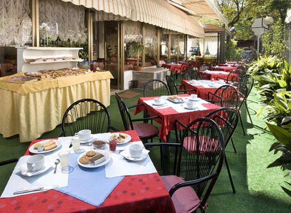 Hotel Alfredo's 22/27