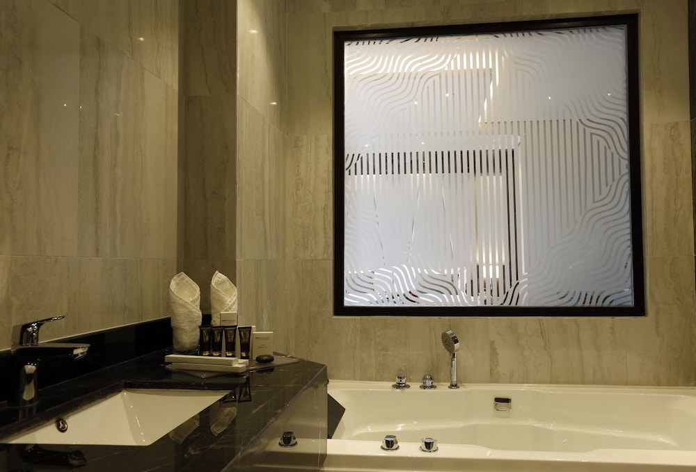 فندق واجنحه سويس سبيرت متروبوليتان - الرياض(Swiss Flora Inn Hotel Riyadh) 50/52