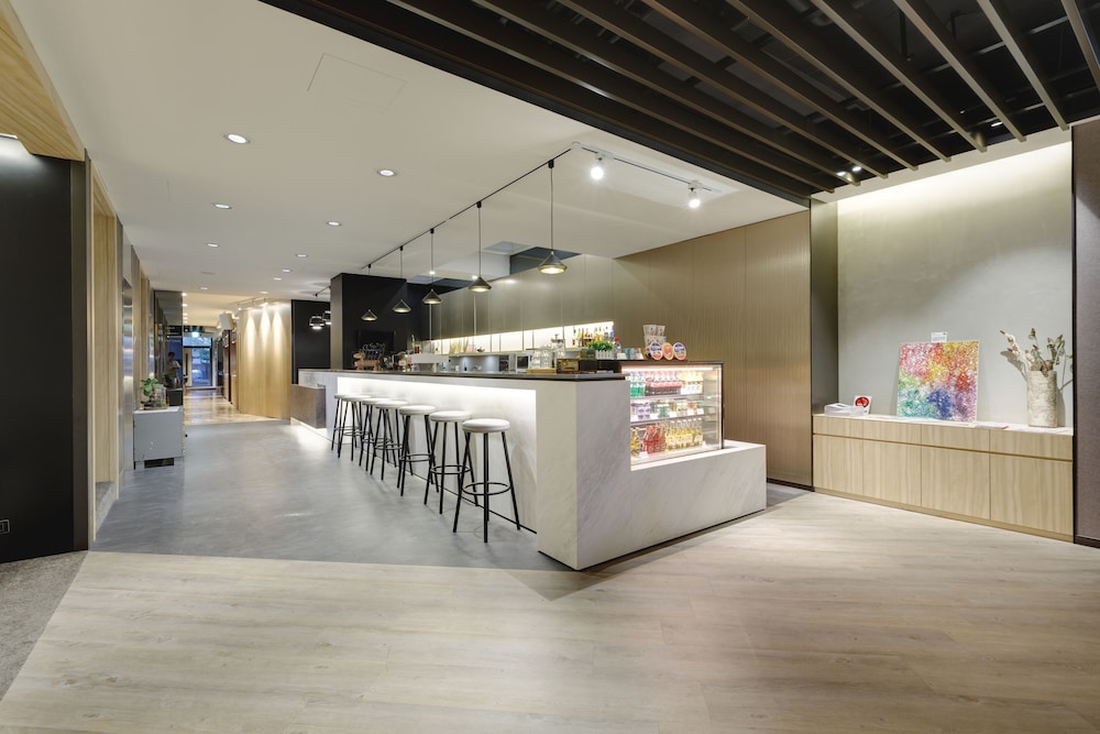Hub Hotel 11/57