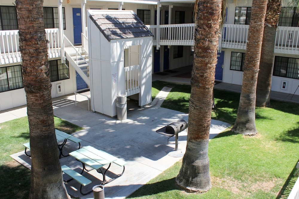 Motel6 Coalinga, CA - East 35/45