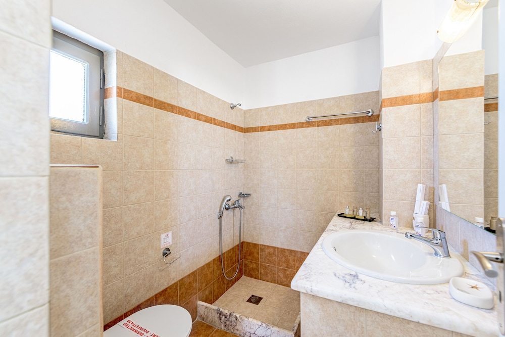 EN PLO BOUTIQUE SUITES 48/49