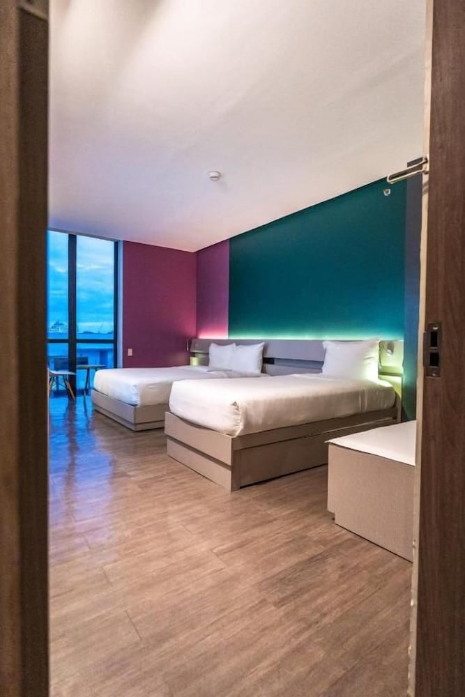 Yello Hotel 13/45