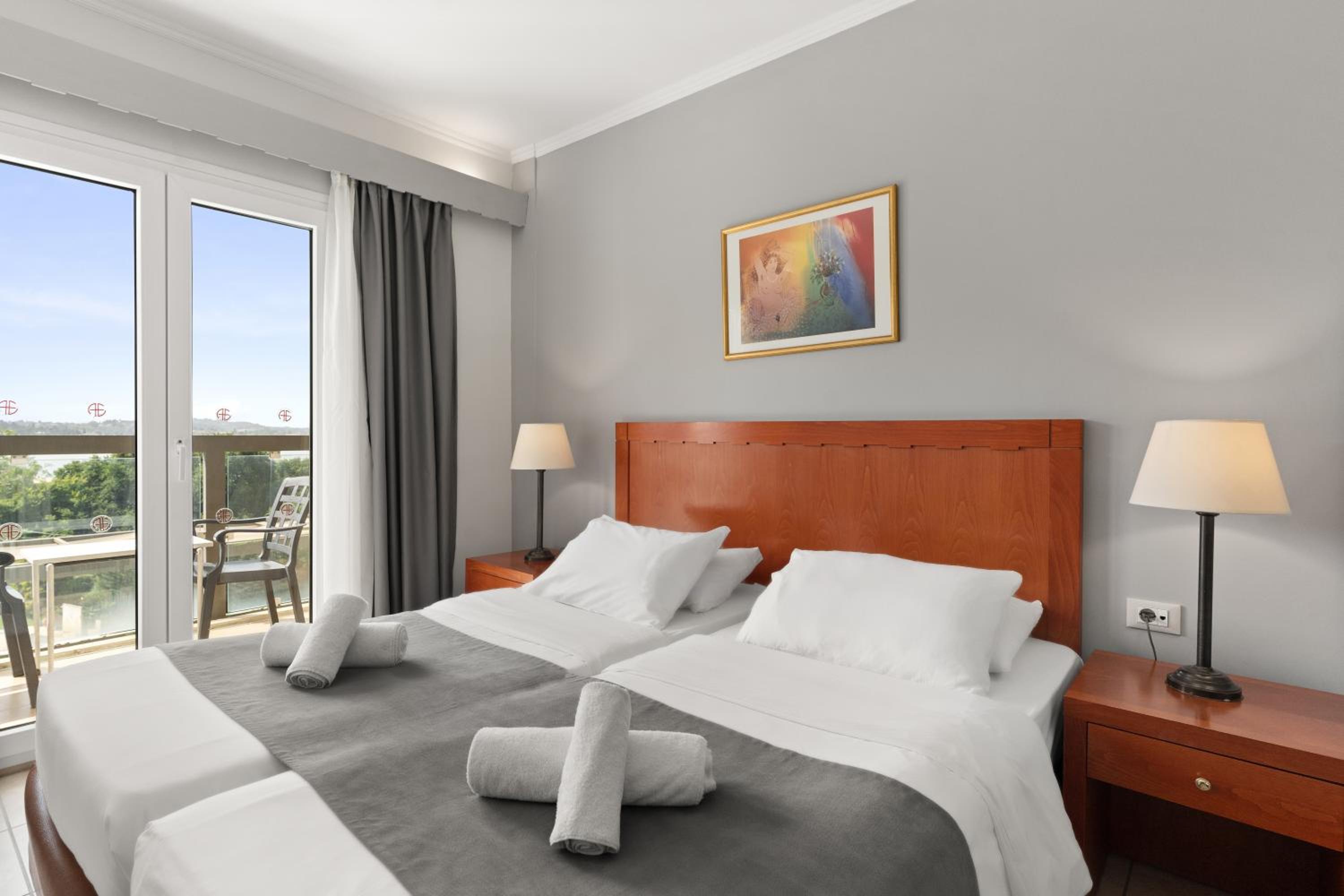 DOUBLE ROOM MOUNTAIN VIEW OR POOL VIEW