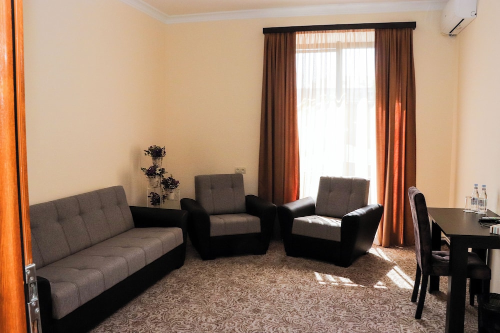 Yerevan Centre Hotel 16/21