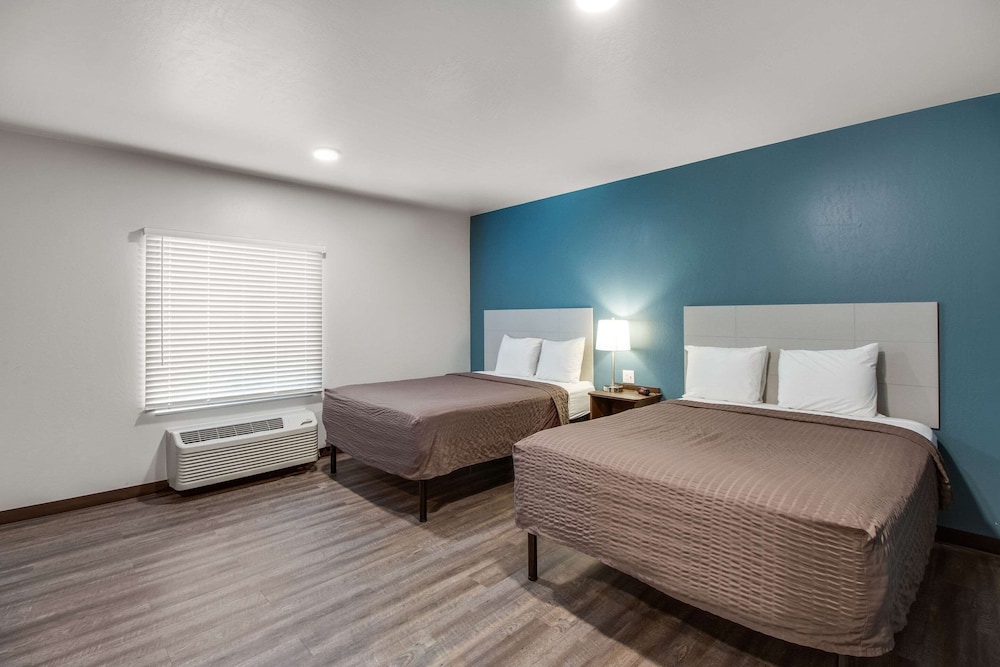 WoodSpring Suites Bakersfield Airport 14/27