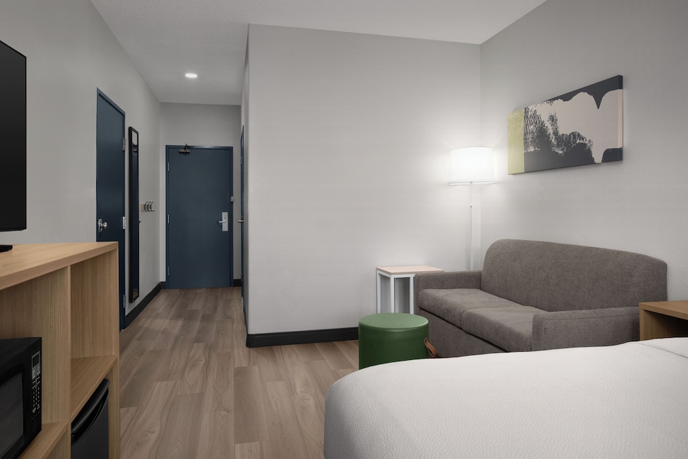 Spark by Hilton Lakewood Denver Southwest 20/54