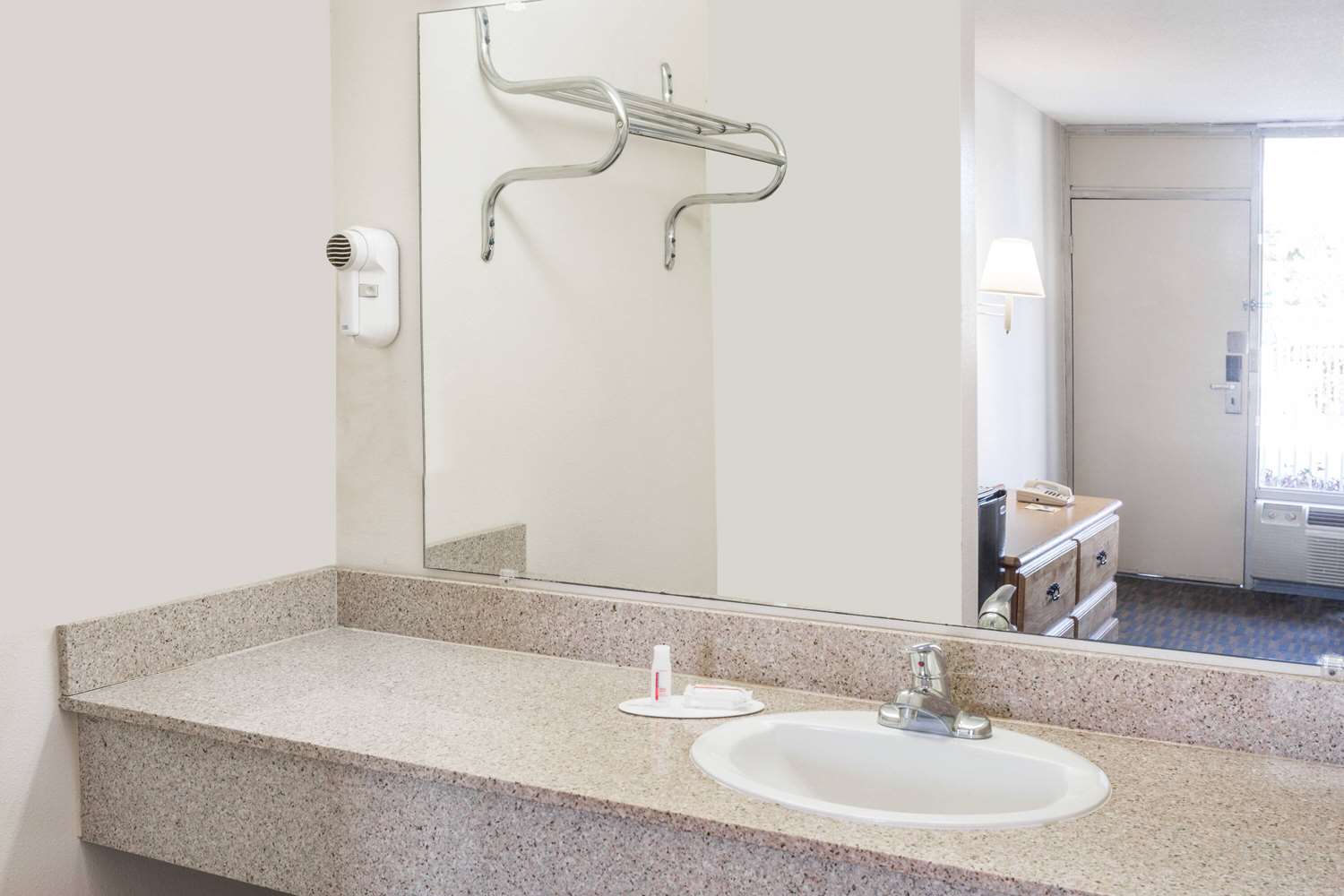 Days Inn by Wyndham Adel I-75 36/38