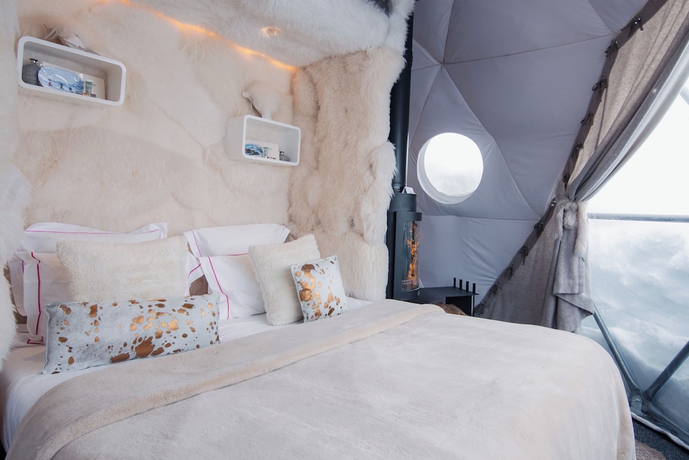 Igloo, Queen Bed, Hot Tub