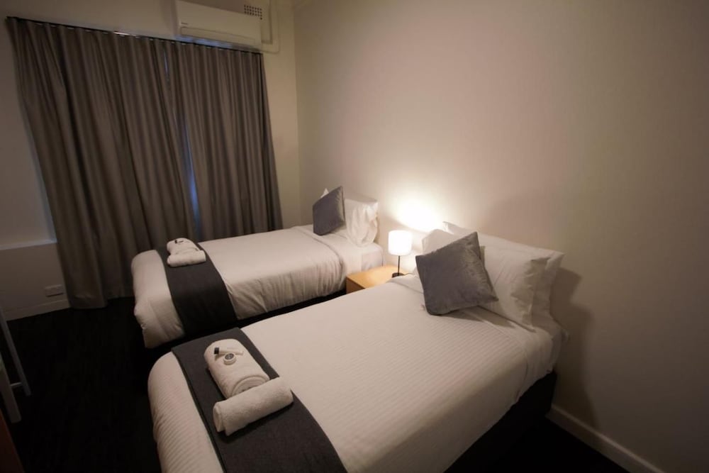 Sydney Junction Hotel 10/30