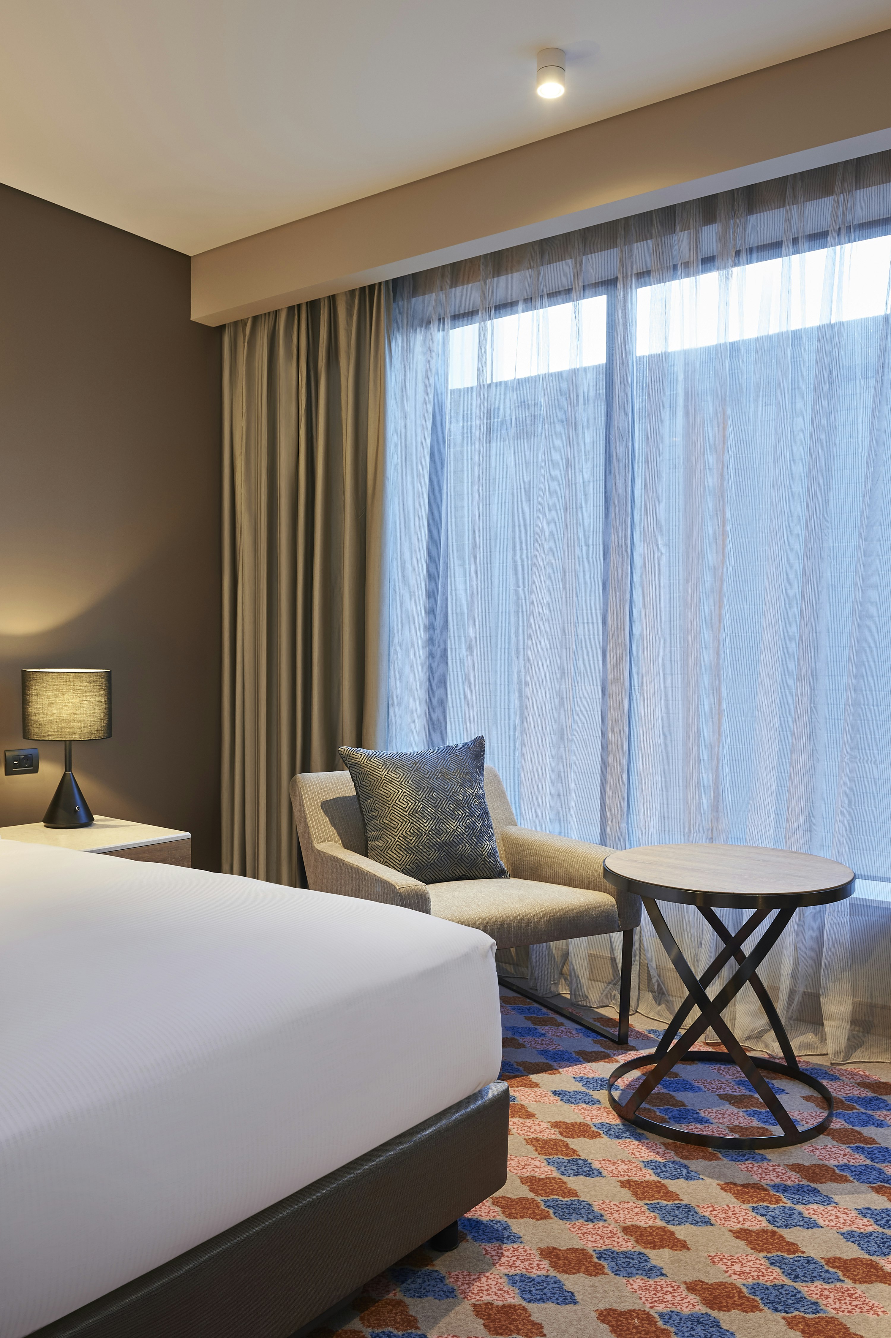 GUEST ROOM, KING BED
