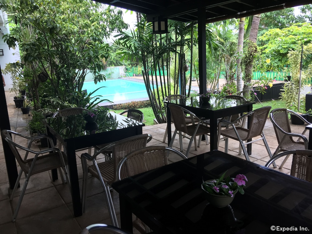 LA PERNELA BEACHFRONT RESORT 22/42