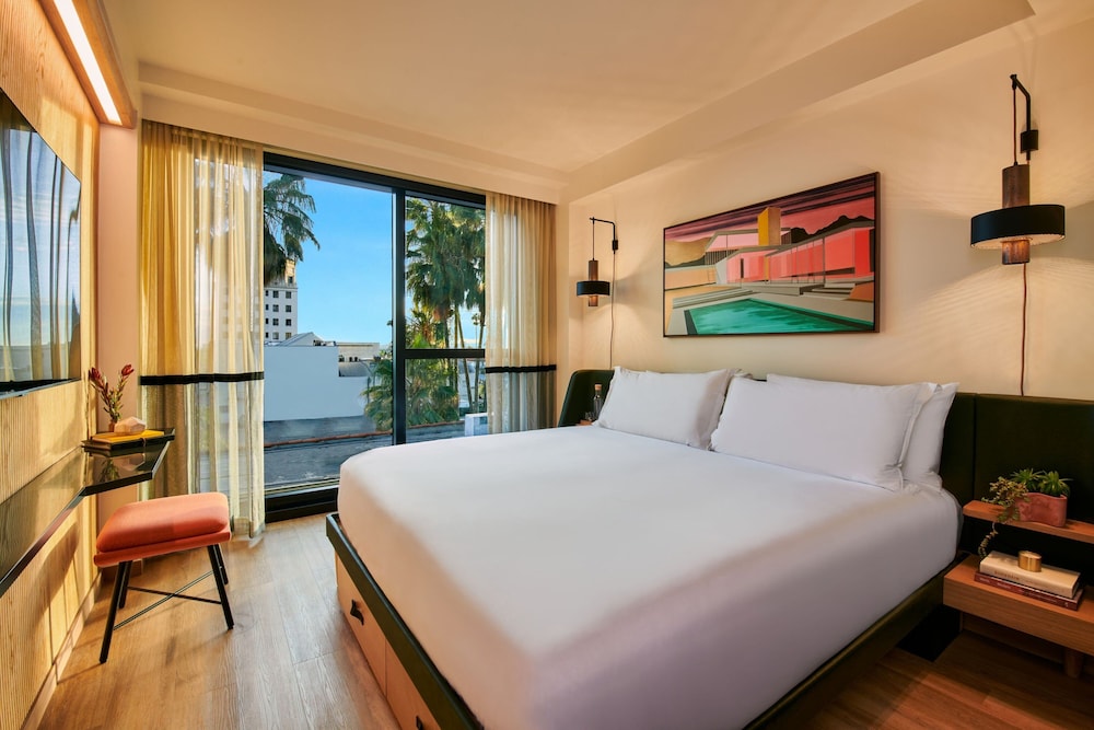 HOLLYWOOD VOLUME, a Tribute Portfolio Hotel 10/50