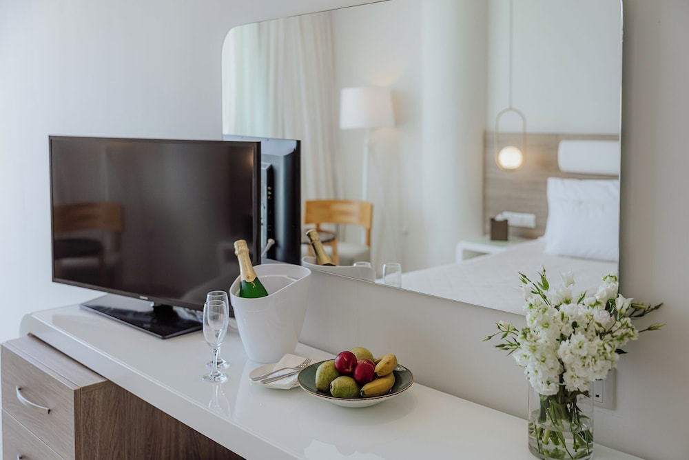 Tasia Maris Sands Beach Hotel - Adults Only 8/50