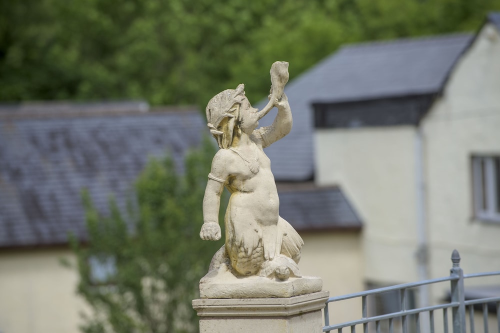 Newby Bridge Hotel 33/60