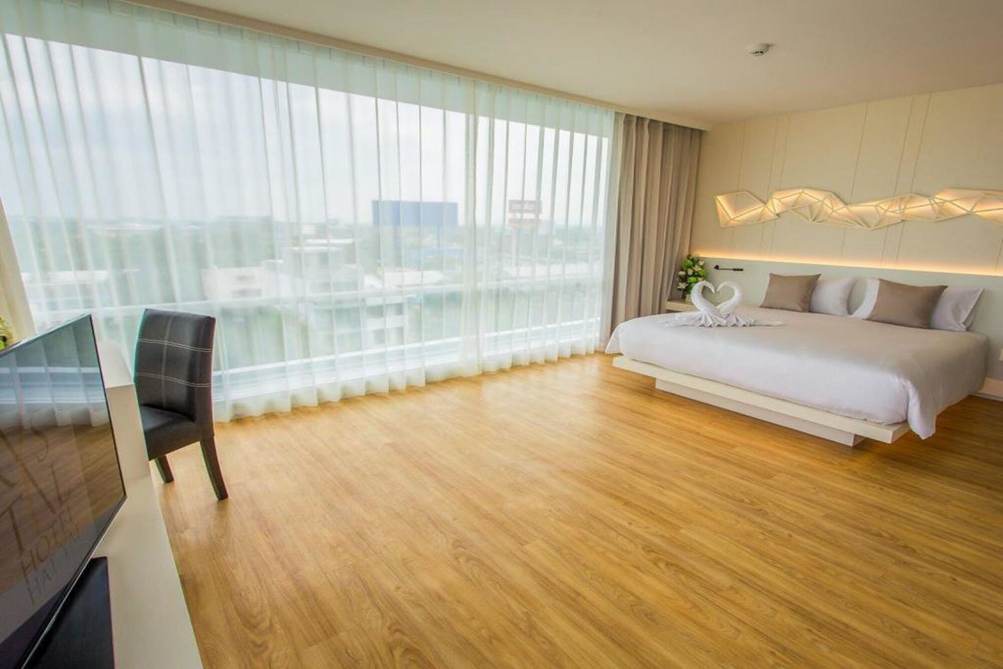 LANDMARK, SUITE, PANORAMIC VIEW