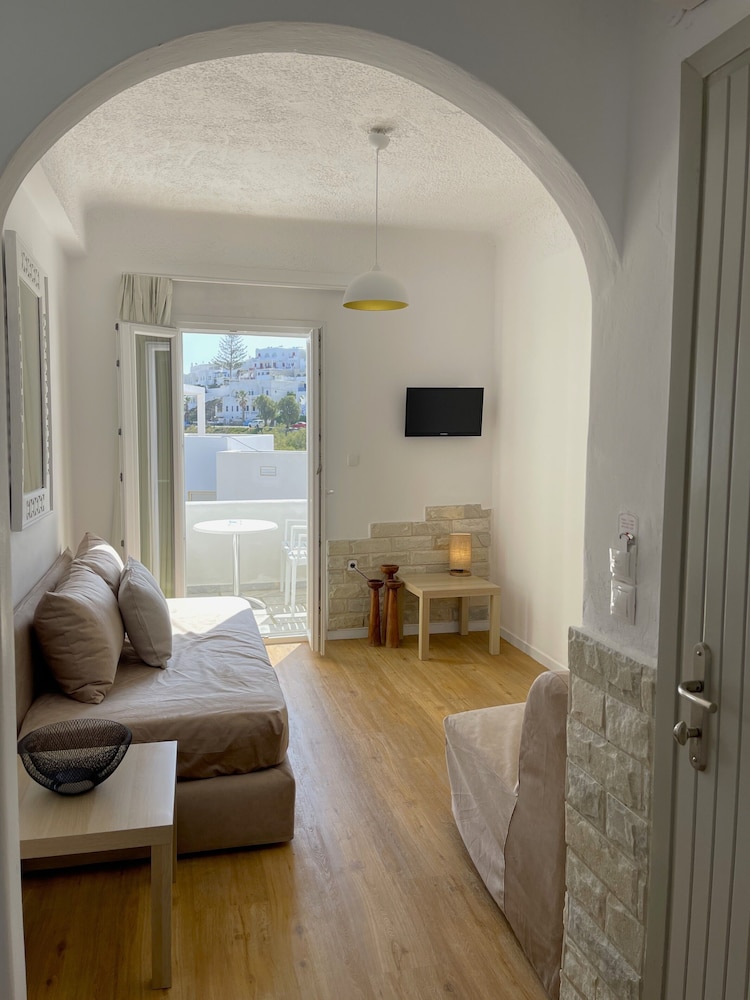 Adonis Hotel Studios & Apartments 25/67