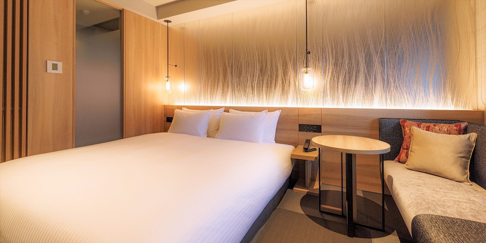 Moderate, King Bed