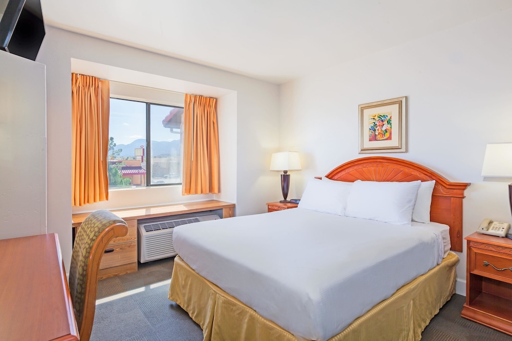 Days Inn By Wyndham Camp Verde Arizona 17/28