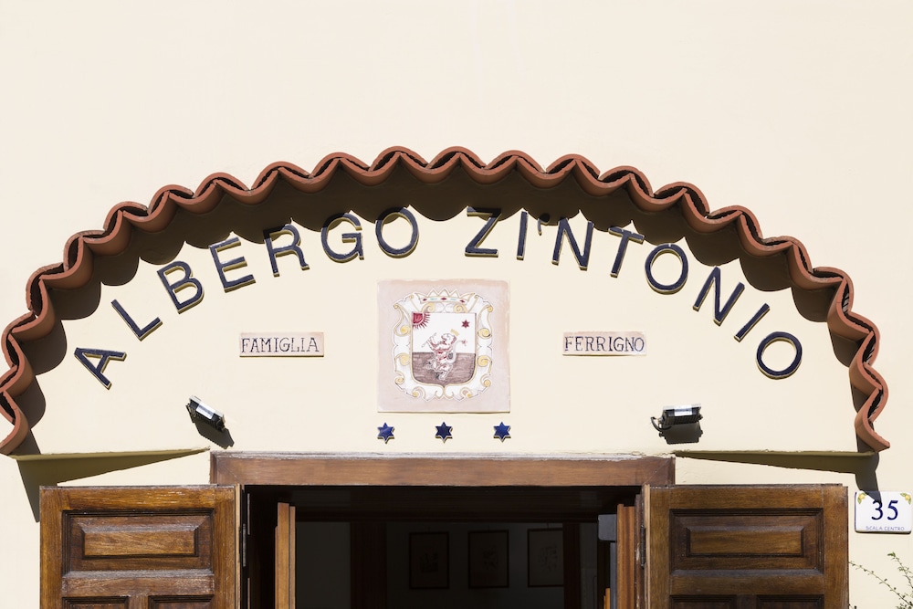 Zi'ntonio Hotel 7/50