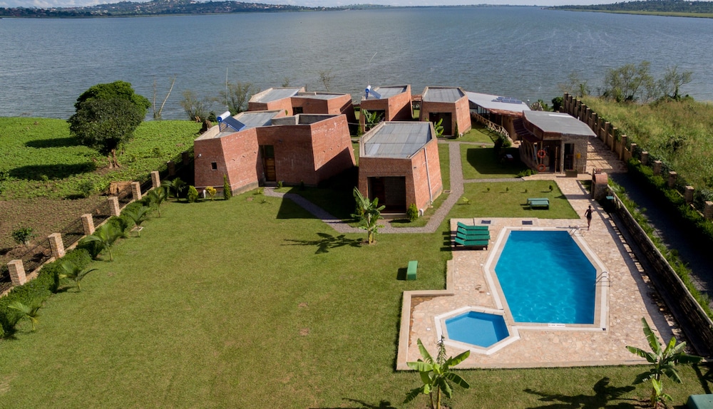 Buvi Lodge 44/50