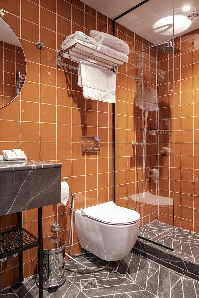 Zemeli Boutique Hotel 33/34