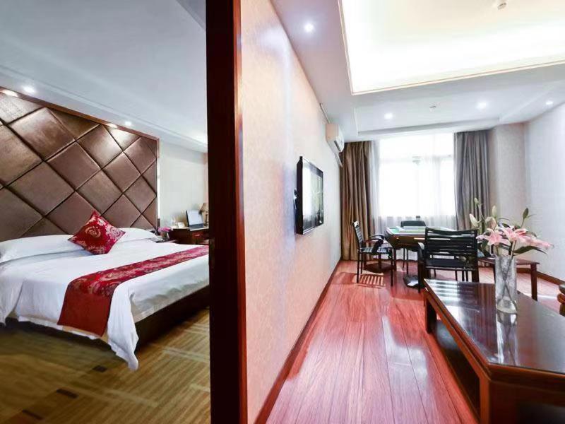 Vienna International Hotel (Nanning Jiangnan Wanda Pingxi Night Market Branch) 12/30