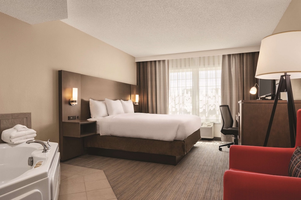 Country Inn & Suites by Radisson, Buffalo, MN 11/37