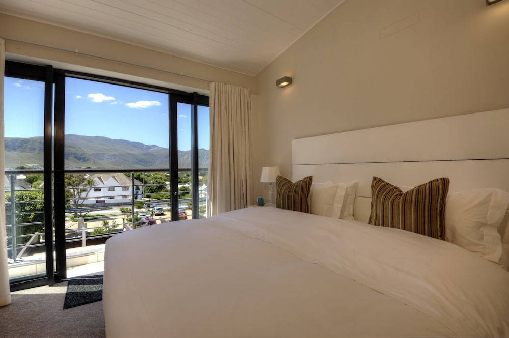 3 BEDROOMS, LUXURY, APARTMENT