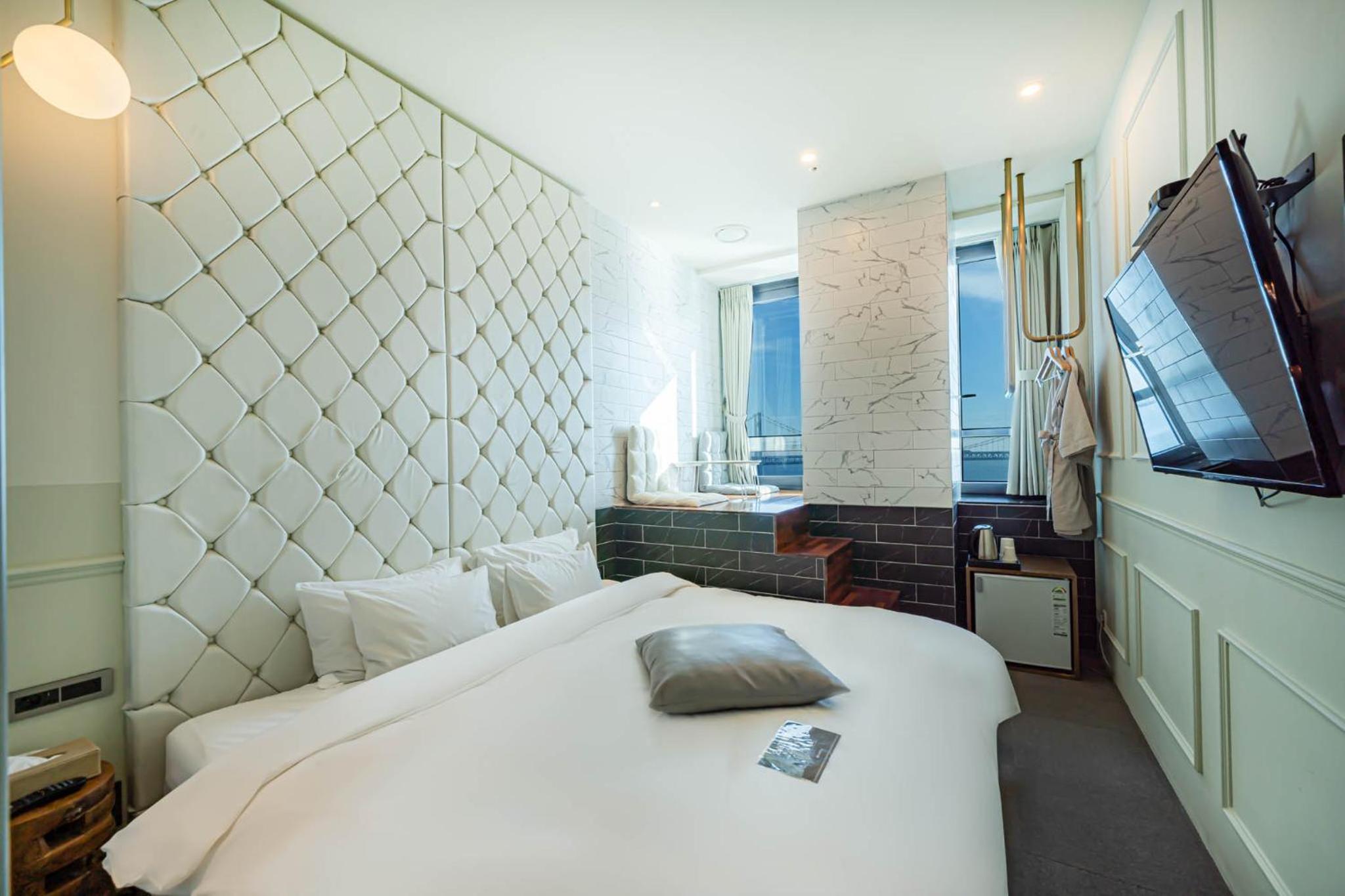 Standard, King Bed, Sea View, H Avenue 10/10