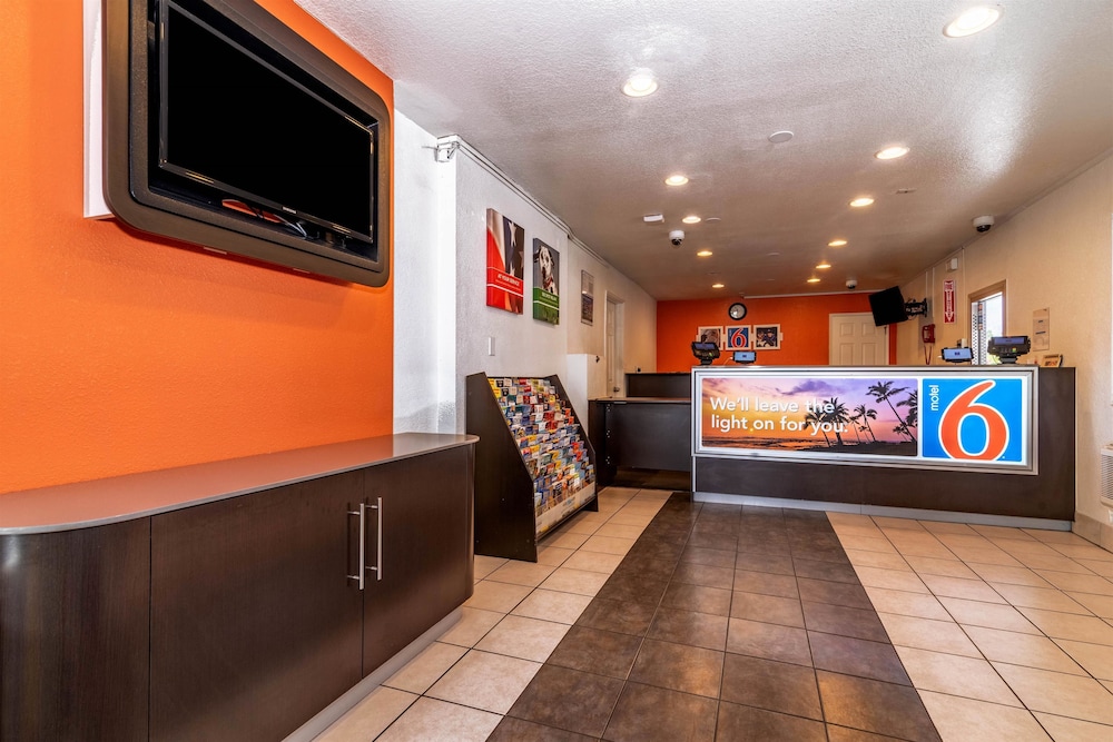 Lobby at Motel6 Palm Springs, CA - East - Palm Canyon, PALM SPRINGS - CA