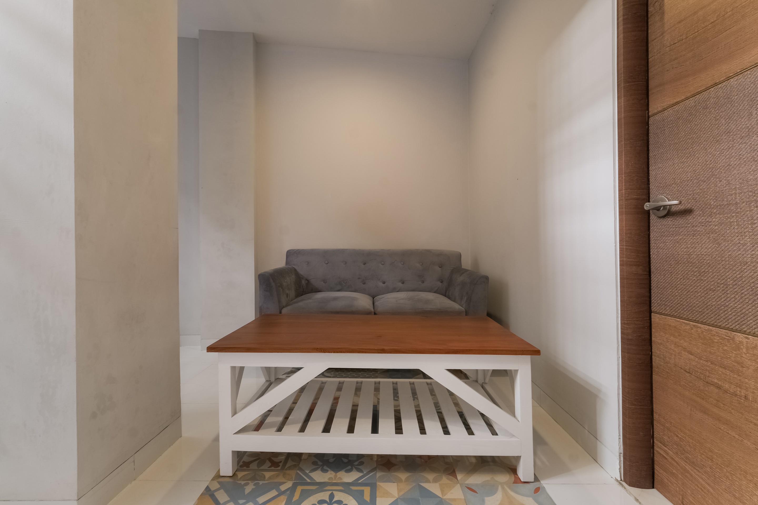 Collection O near Ambarrukmo Plaza Mall formerly Damar Kusumo Guest House 3/23