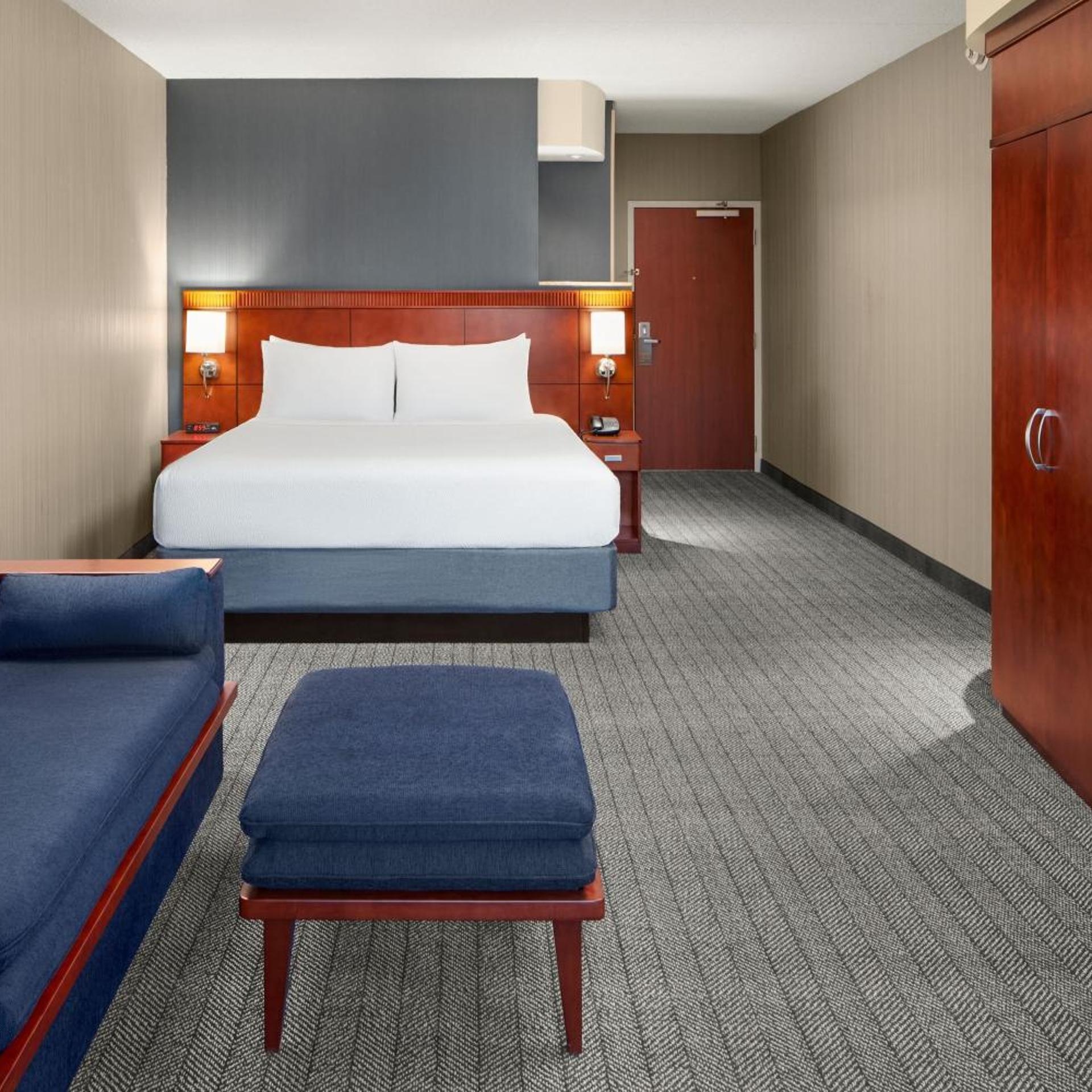 Guest Room, Executive, King Bed, Sofa, Large