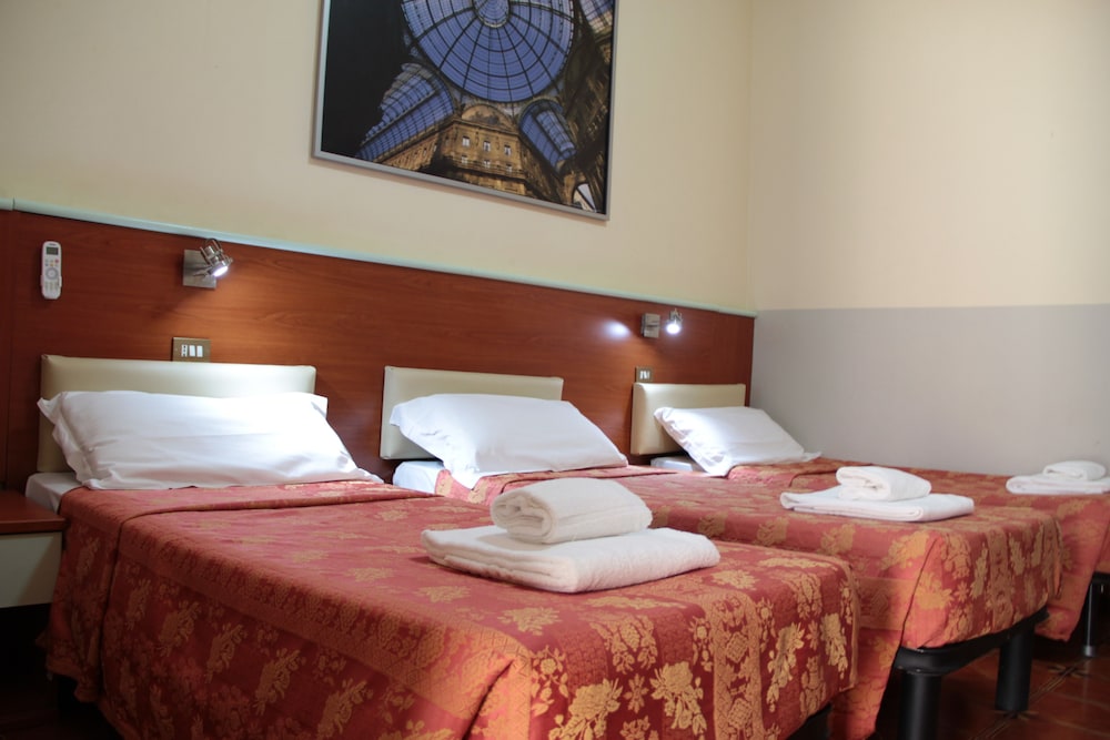 ROOM, QUADRUPLE