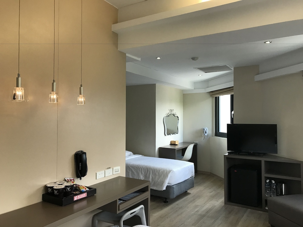 CHECK inn Express Kaohsiung Love River 33/66