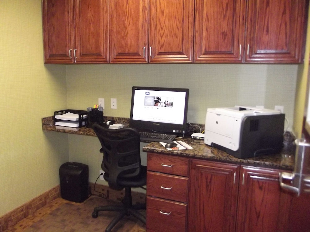 Hampton Inn & Suites Gainesville, TX 28/35