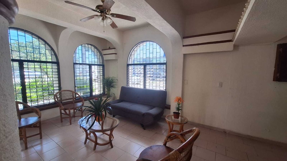 OYO Hotel Rolovi Cancun 39/60