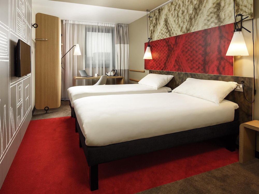 Ibis Swansea 13/63