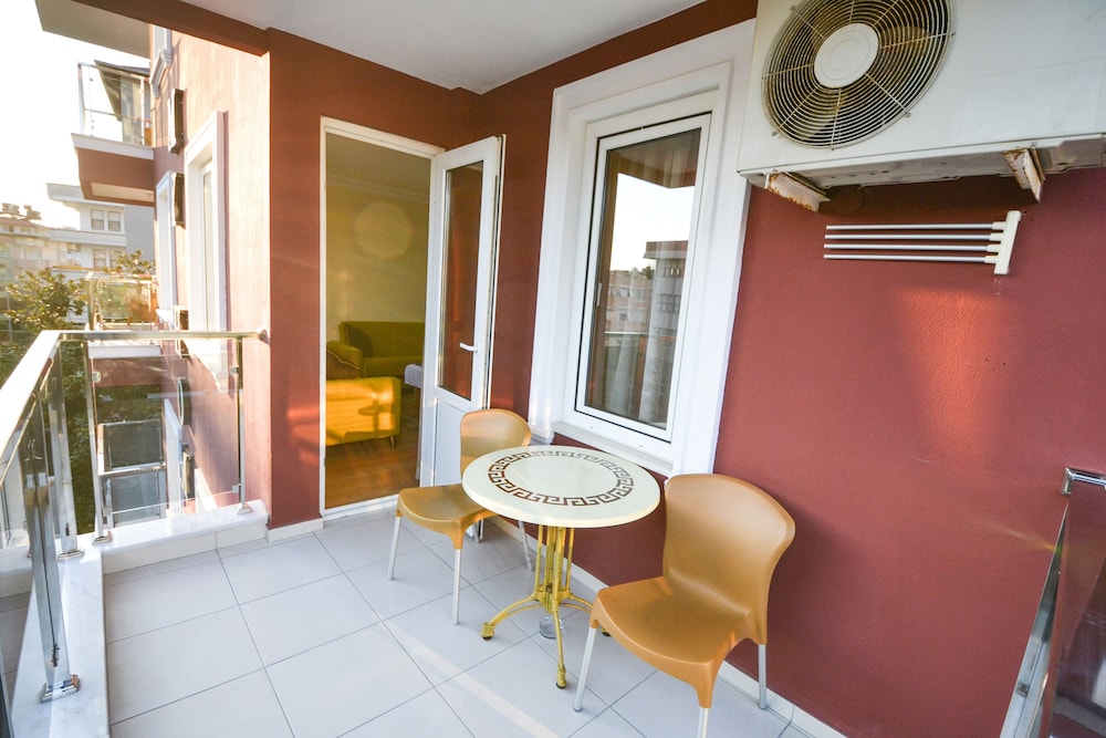 My Home Aparthotel 34/38