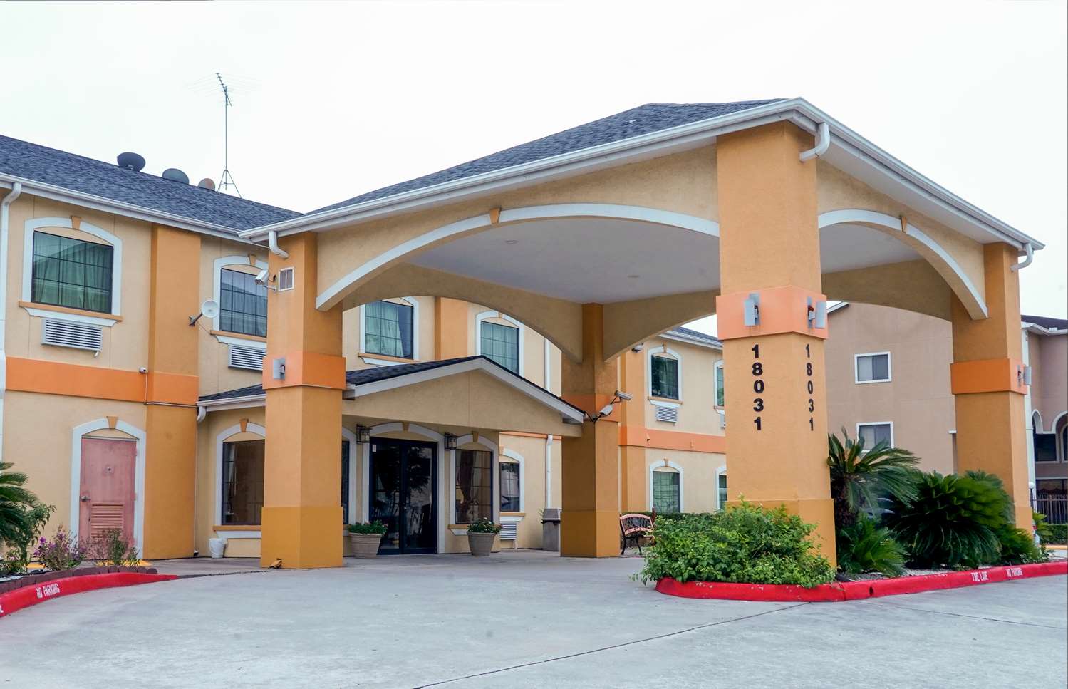 Americas Best Value Inn & Suites Bush Intl Airport 4/23