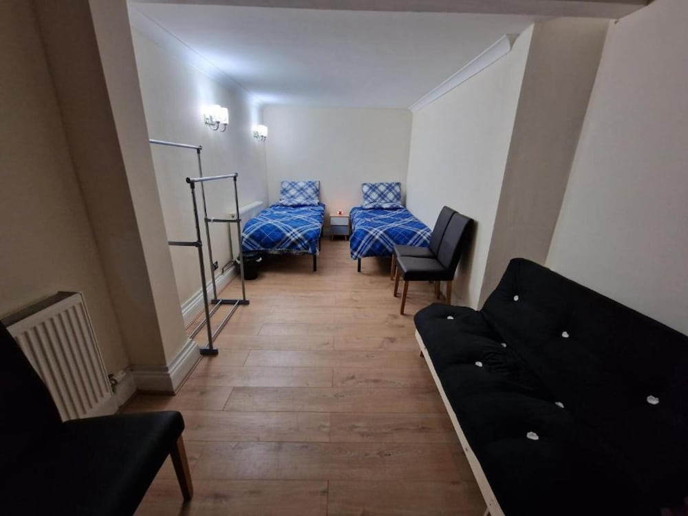 SnoozeDen Chalvey - Free Parking, Near M4 J6 22/35
