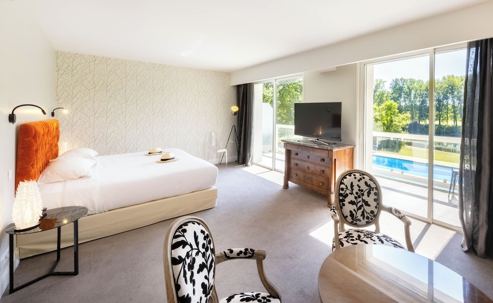 Relais and Chateaux Hotel La Reserve 9/37