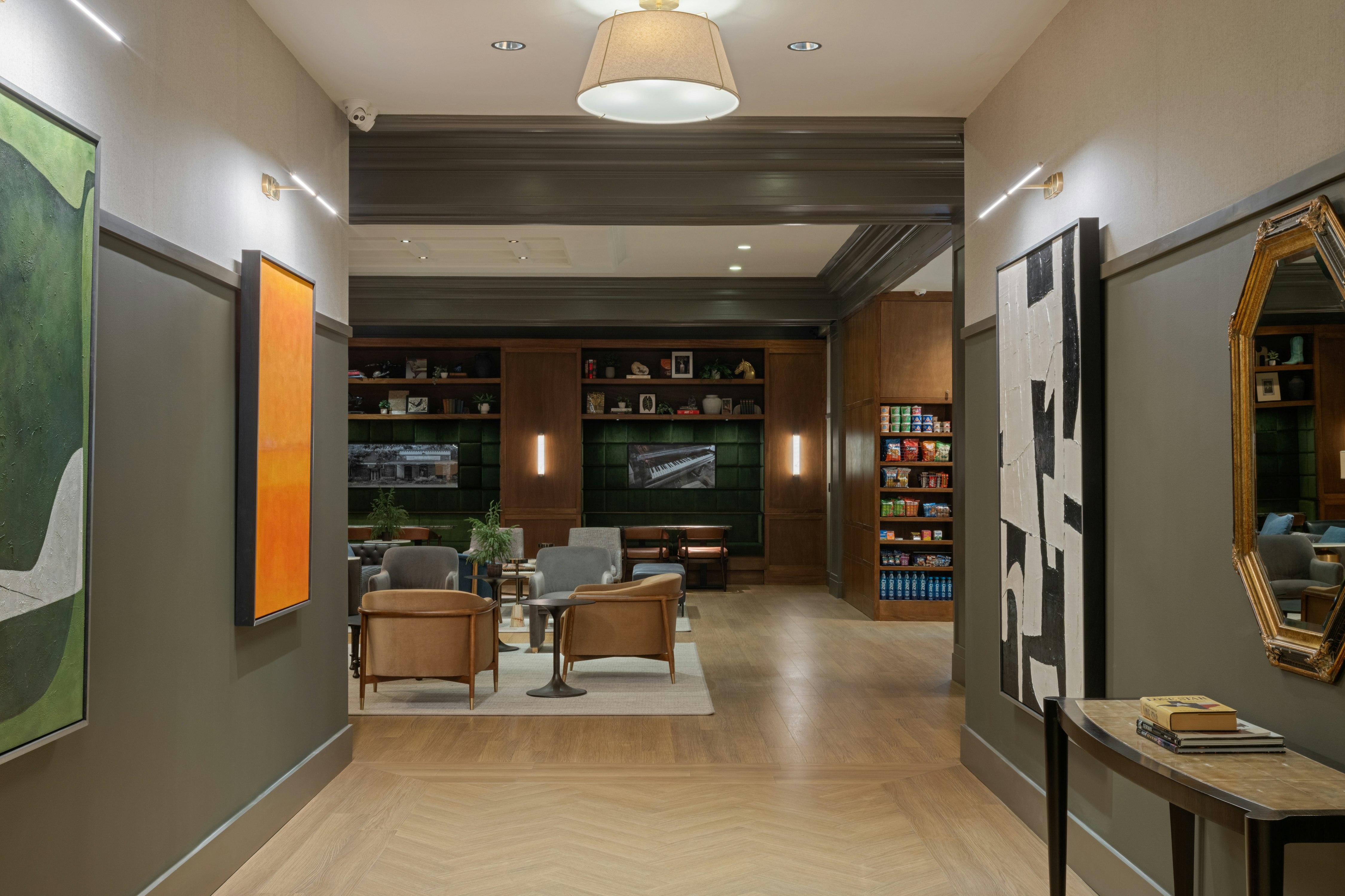 The Sam Houston Curio Collection By Hilton 30/65