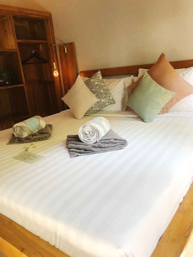 DELUXE, DOUBLE BED